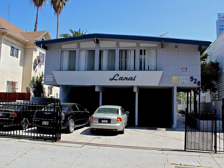 928 Albany St — Photo 21