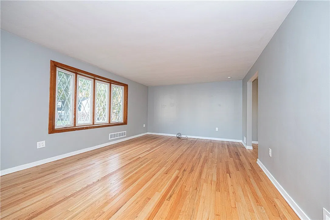 3 bed, 1.5 bath, 1546 sqft, $2,100 — Photo 4
