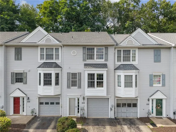 235 Fieldbrook Dr, Canonsburg, PA 15317