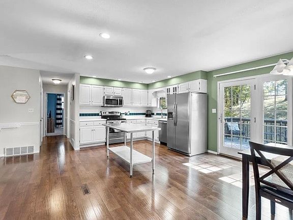 3rd image of 2423 Glenridge Dr