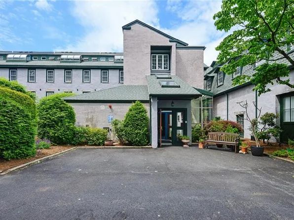 25 Water St APT 205, East Greenwich, RI 02818