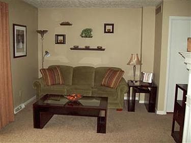 2nd image of 4454 Sandlewood Dr