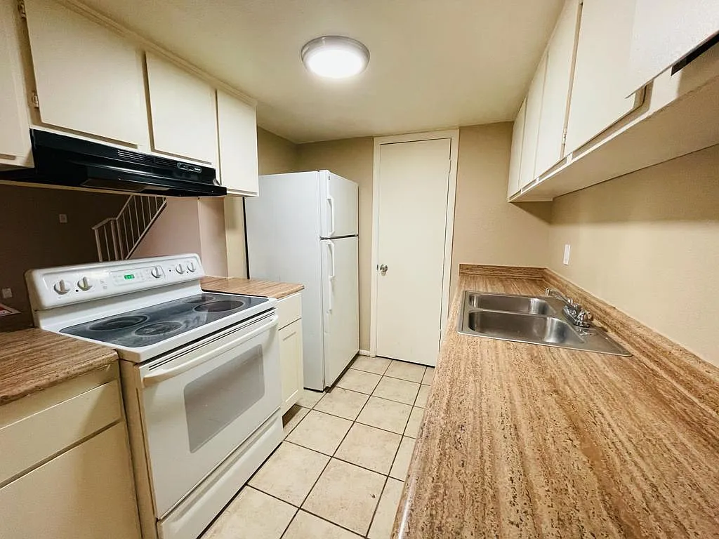 2 bed, 924 sqft, $1,200 — Photo 3