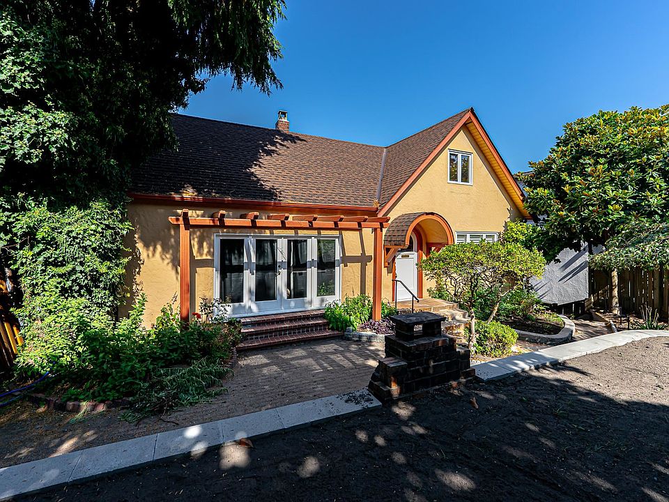 1st image of 4327 Locarno Cres