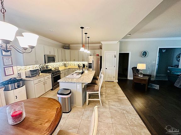 4th image of 1747 Waterbury Way