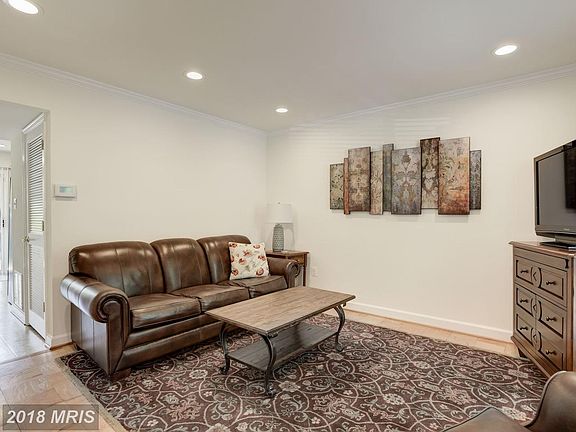 2nd image of 2218 Gingell Pl