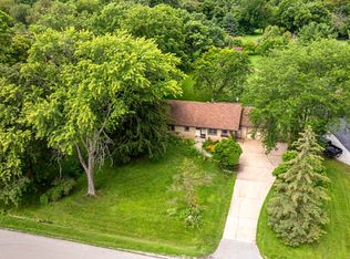 21220 S Hillside Rd, Frankfort, IL 60423