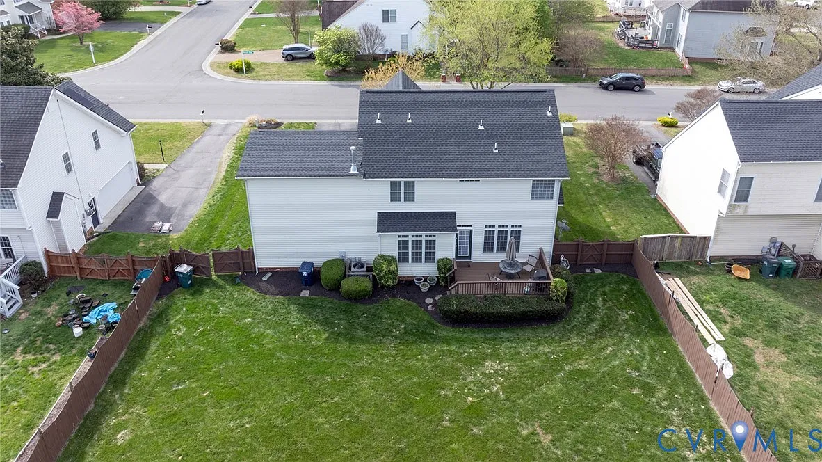 4 bed, 2.5 bath, 2344 sqft, $2,700 — Photo 3