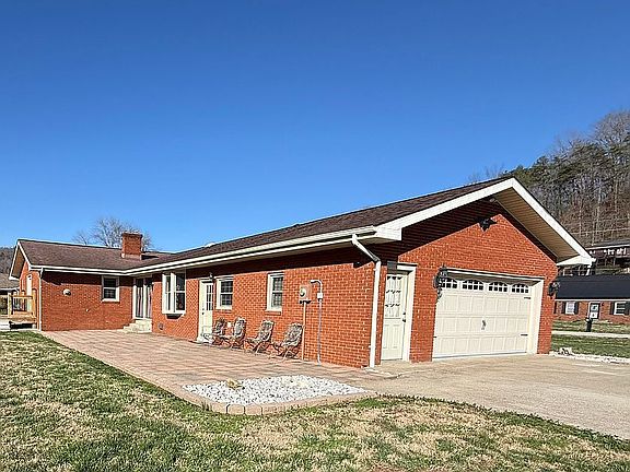 3rd image of 599 Lakeside Dr