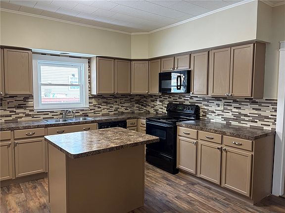 5th image of 309 E Maple St