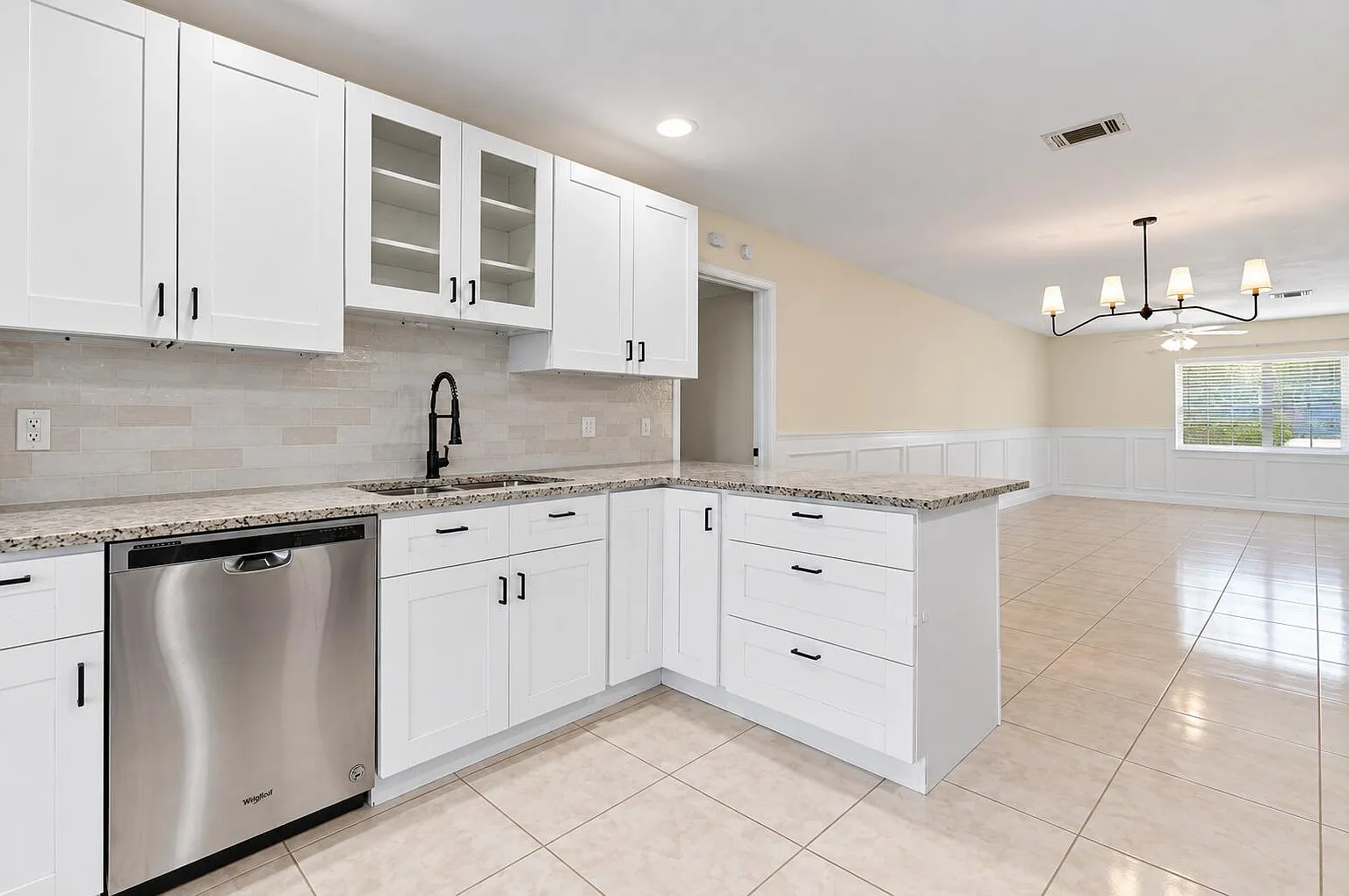 3 bed, 2.0 bath, 1544 sqft, $3,200 — Photo 3