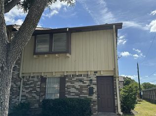 1519 S 8th St, La Porte, TX 77571