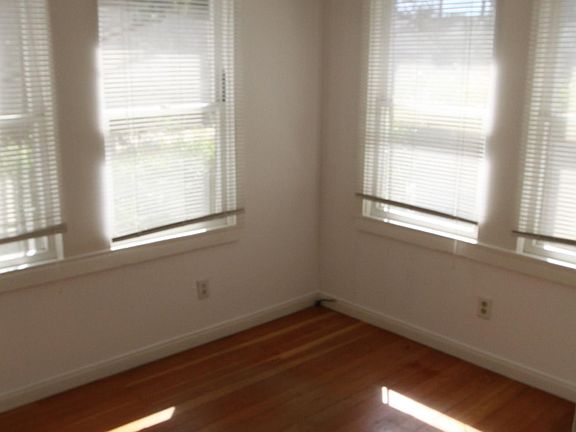 4th image of 1767 N Oxford Ave
