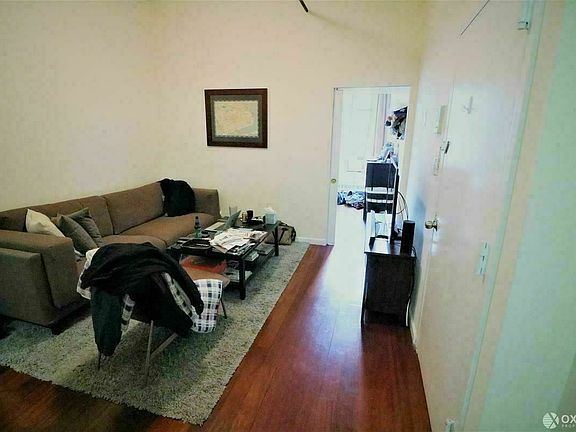 4th image of 67 W 71st St #10A