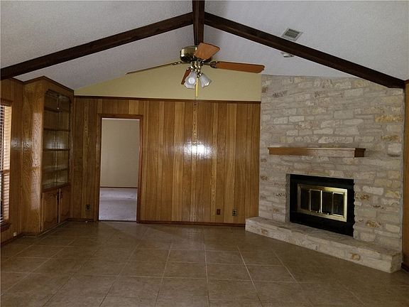 5th image of 608 W Esparada Dr