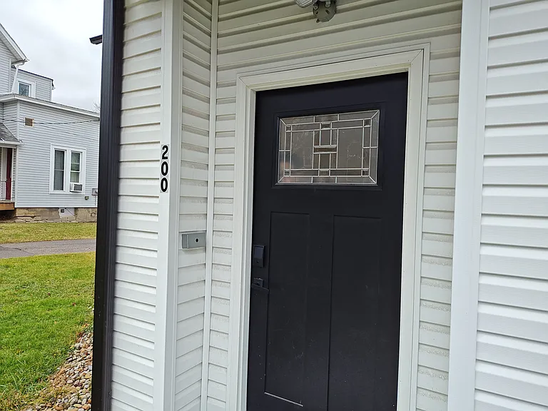 200 W Walnut St #6 — Photo 2