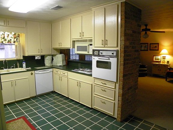 4th image of 104 Maplewood Dr