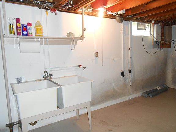 Laundry hook-up available in basement