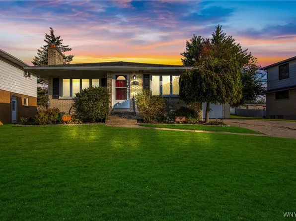 90 McKenzie Ct, Cheektowaga, NY 14227