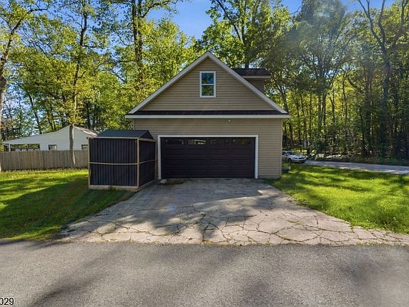 5th image of 931 Plymouth Lake Dr
