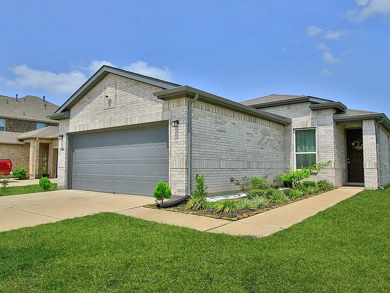 7219 Bakersfield Ct — Photo 1