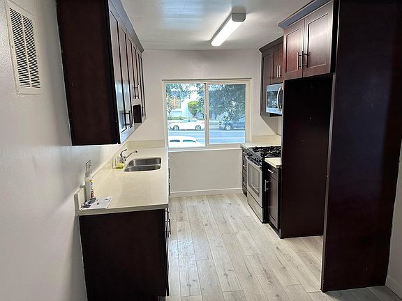 2nd image of 12344 Burbank Blvd APT 3