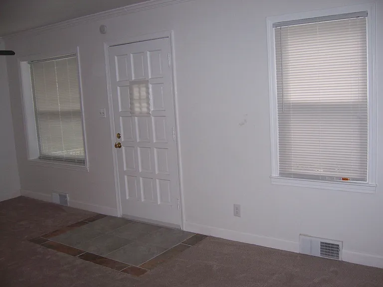 578 Kensington Ave — Photo 4