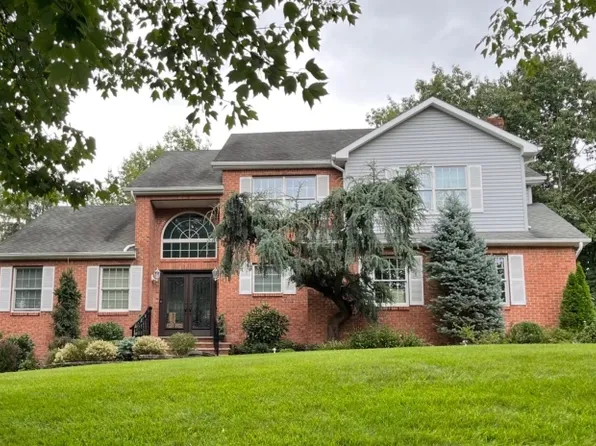 2 Lisa Ln, East Hanover Twp., NJ 07936