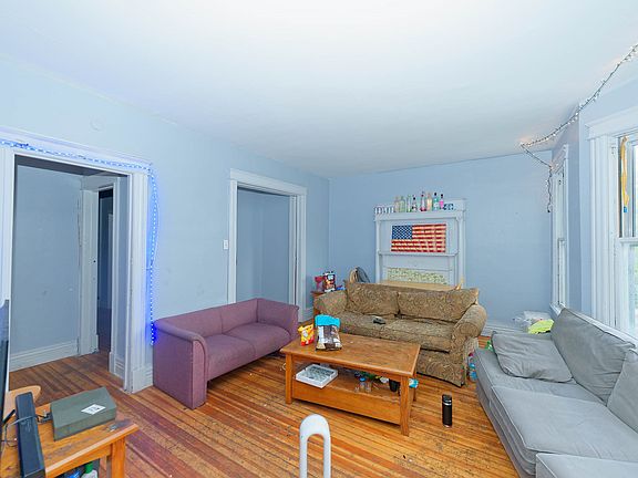 3rd image of 482 Hudson Ave