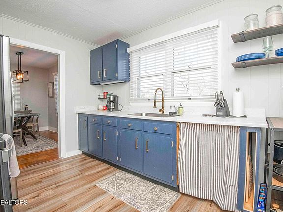 5th image of 125 Clark Ave