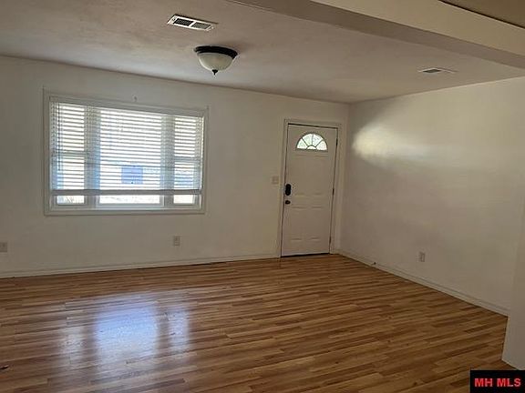 2nd image of 49 Banho Cir