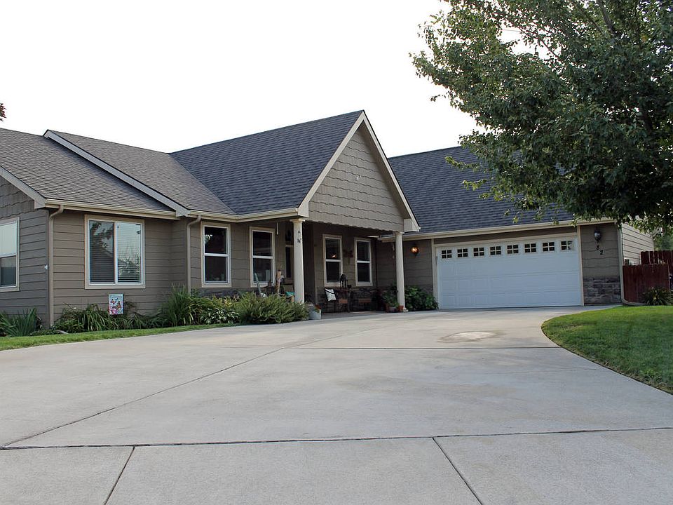 1st image of 82 Cranbrook Ln