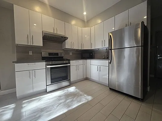 Rented by Matthew Gros-Werter, LREB  | media 2