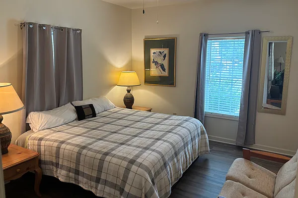 3 bed, 1285 sqft, $3,550 — Photo 1