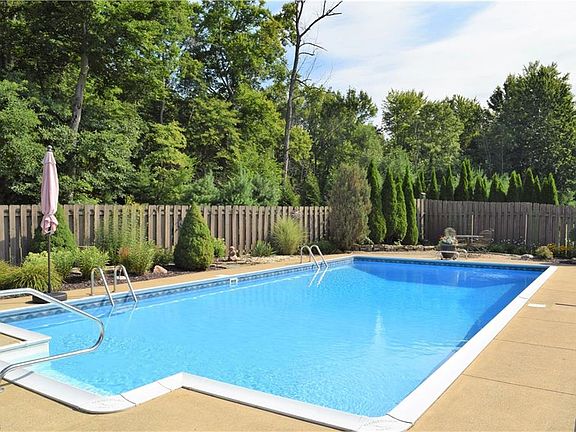3rd image of 3961 Welcker Dr NE