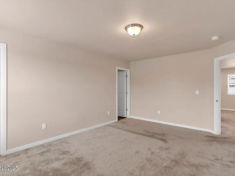 916 Garden Ct — Photo 28