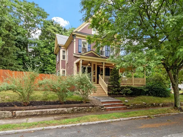 192 Wentworth Ave, Lowell, MA 01852
