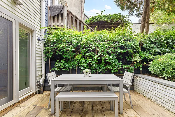 Sold by Compass | media 23