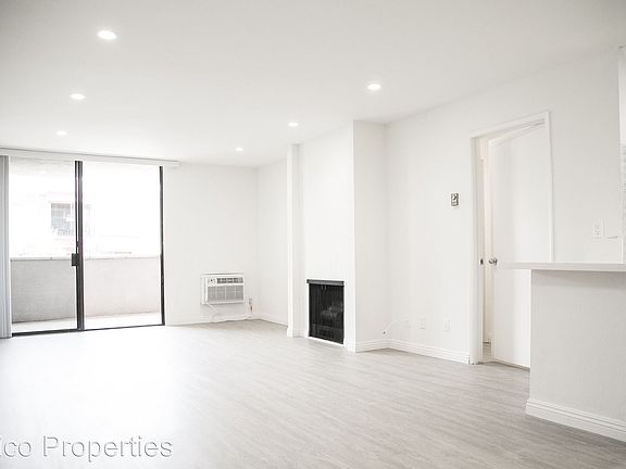 5th image of 724 W Knoll Dr APT 202
