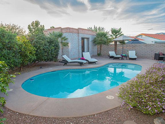 Pool! With pool house!