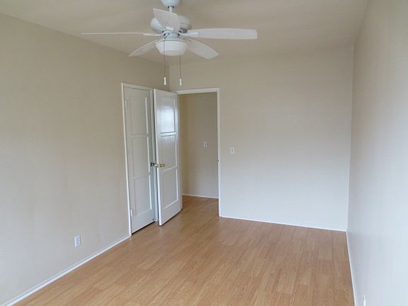 5th image of 219 Siena Dr APT 1