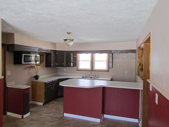 2nd image of 1870 Argyle Dr