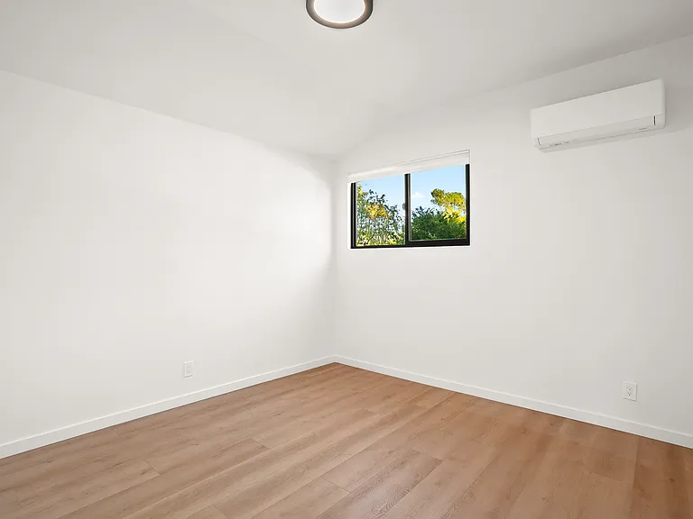152 Cuesta Dr — Photo 8
