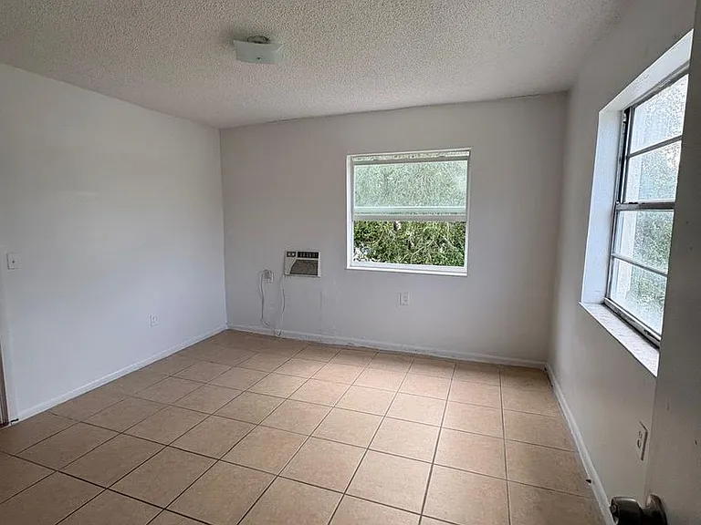 1816 NW 46th St — Photo 13
