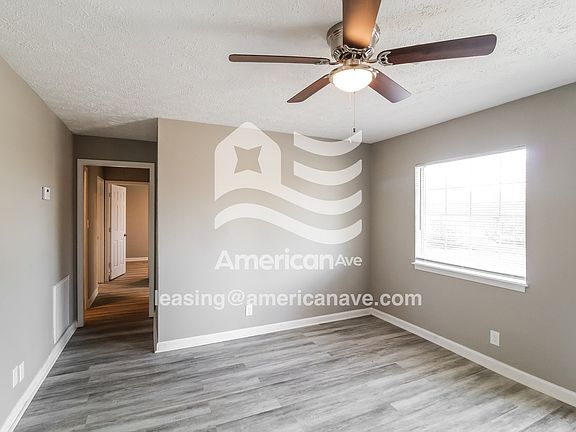 1237637_003_living_room_13635506.jpg