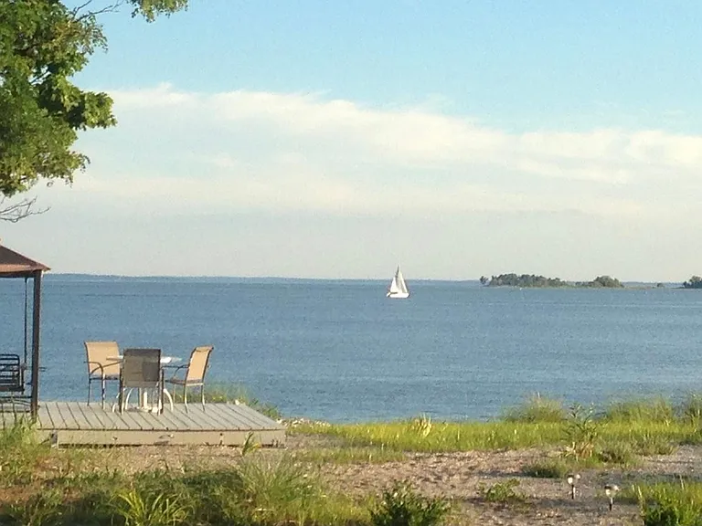 Your own private beach! Beach deck, tranquil & shady glider swing and table for up to 6. You can have bonfires or launch a sailboat/kayak/rowboat from your OWN beach