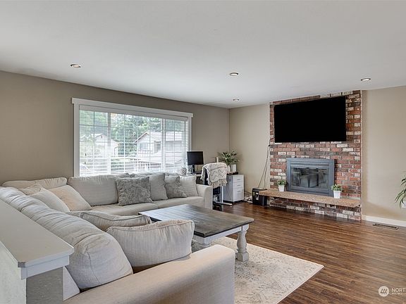 3rd image of 6117 98th Street NE