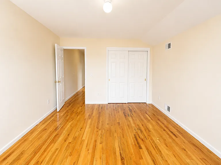 176 Midland Ave #2 — Photo 8