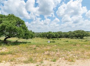 140 Longview Ln, San Saba, TX 76877