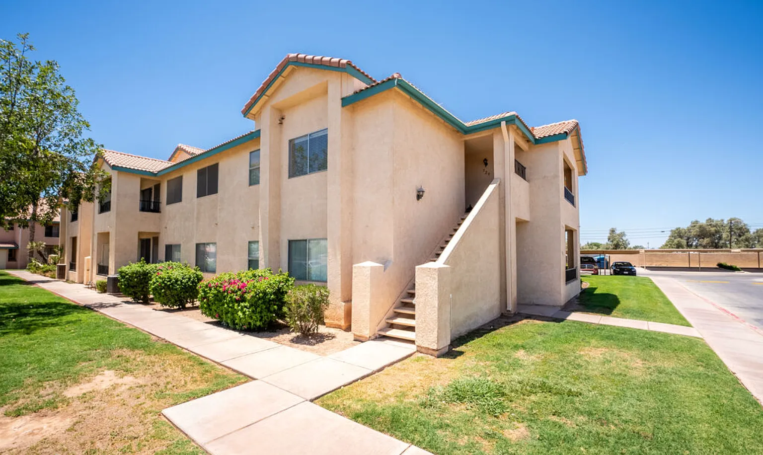3 bed, 1180 sqft, $2,100 — Photo 1